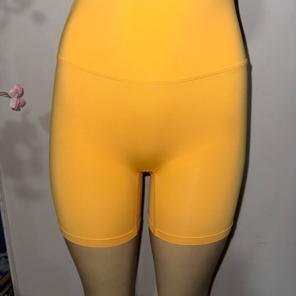 High-Waisted Yellow Women's Shorts [no size tag] - Picture 4 of 7
